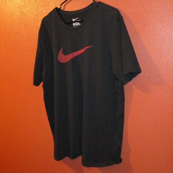 Nike Sports Men X Large Black Red Outdoors Swoosh Athletic Short Sleeve Shirt - Picture 4 of 7